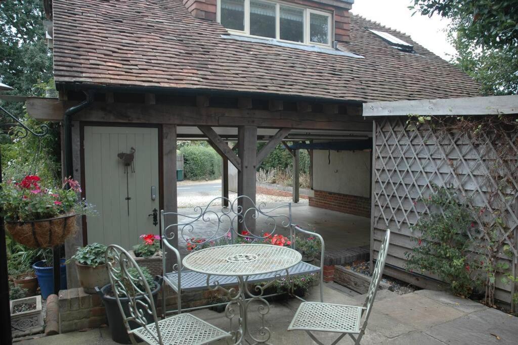 Cowslip Barn Annexe, Countryside Stay Near Chichester Exterior foto
